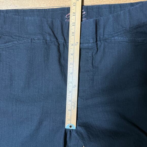 Chic Black Stretch Denim Capri Pants SZ 18 Pull On Classic Casual Vacation - Picture 6 of 7